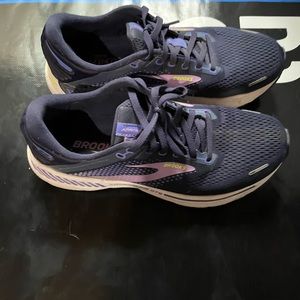 Brooks Adrenaline GTS 22